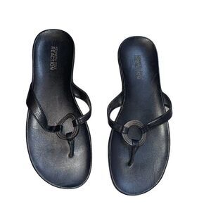 Kenneth Cole Reaction black leather flip flop sandals SZ 8